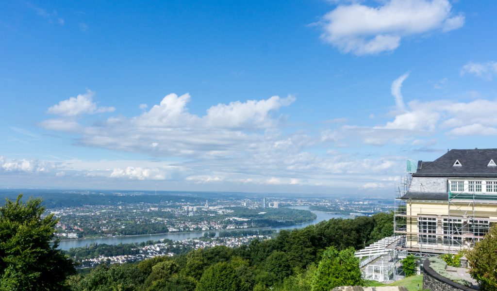 Blick vom Steigenberger Grandhotel Petersberg nach Bonn