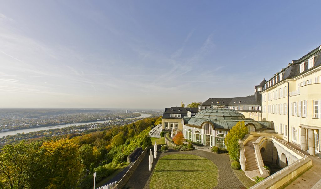 Blick Richtung Bonn von der Terrasse des Steigenberger Grandhotel Petersberg